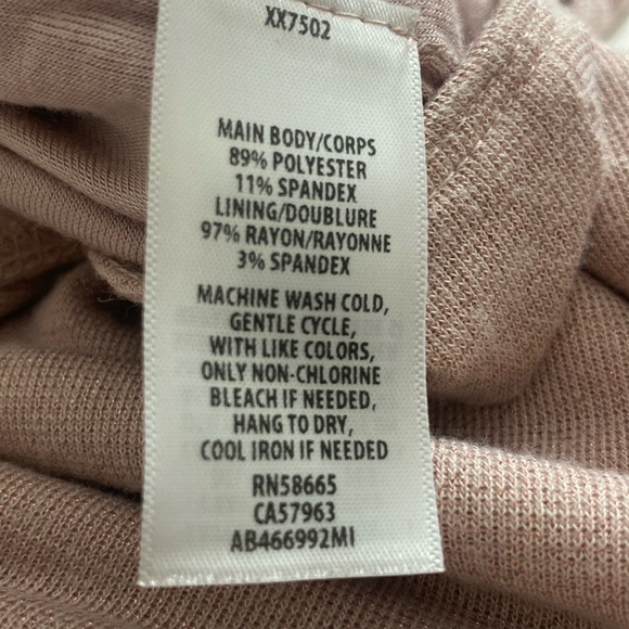 New-Pink Metallic Plunging V-Neck thong Bodysuit - Picture 7 of 7